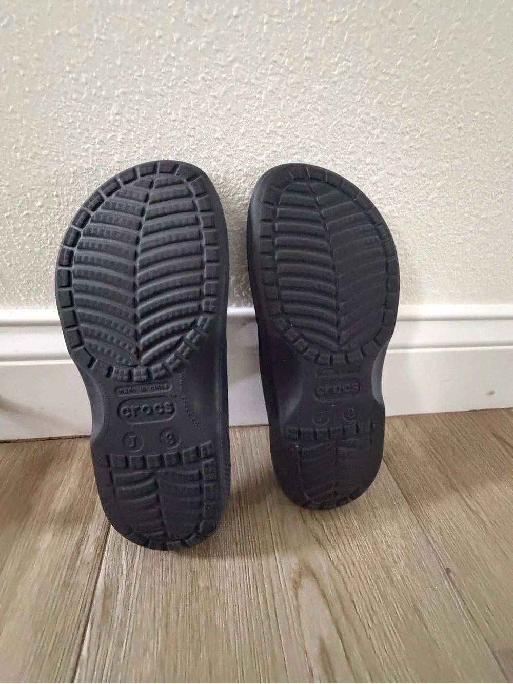 Crocs Kids Unisex Size 3 Classic Black Summer Flip Flop Boys Girls